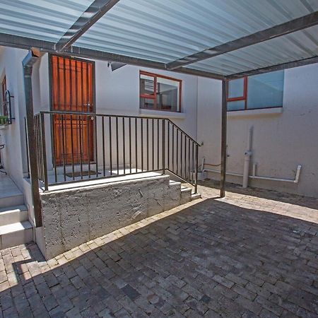 Spacious Garden Cottage Johannesburg Exterior photo