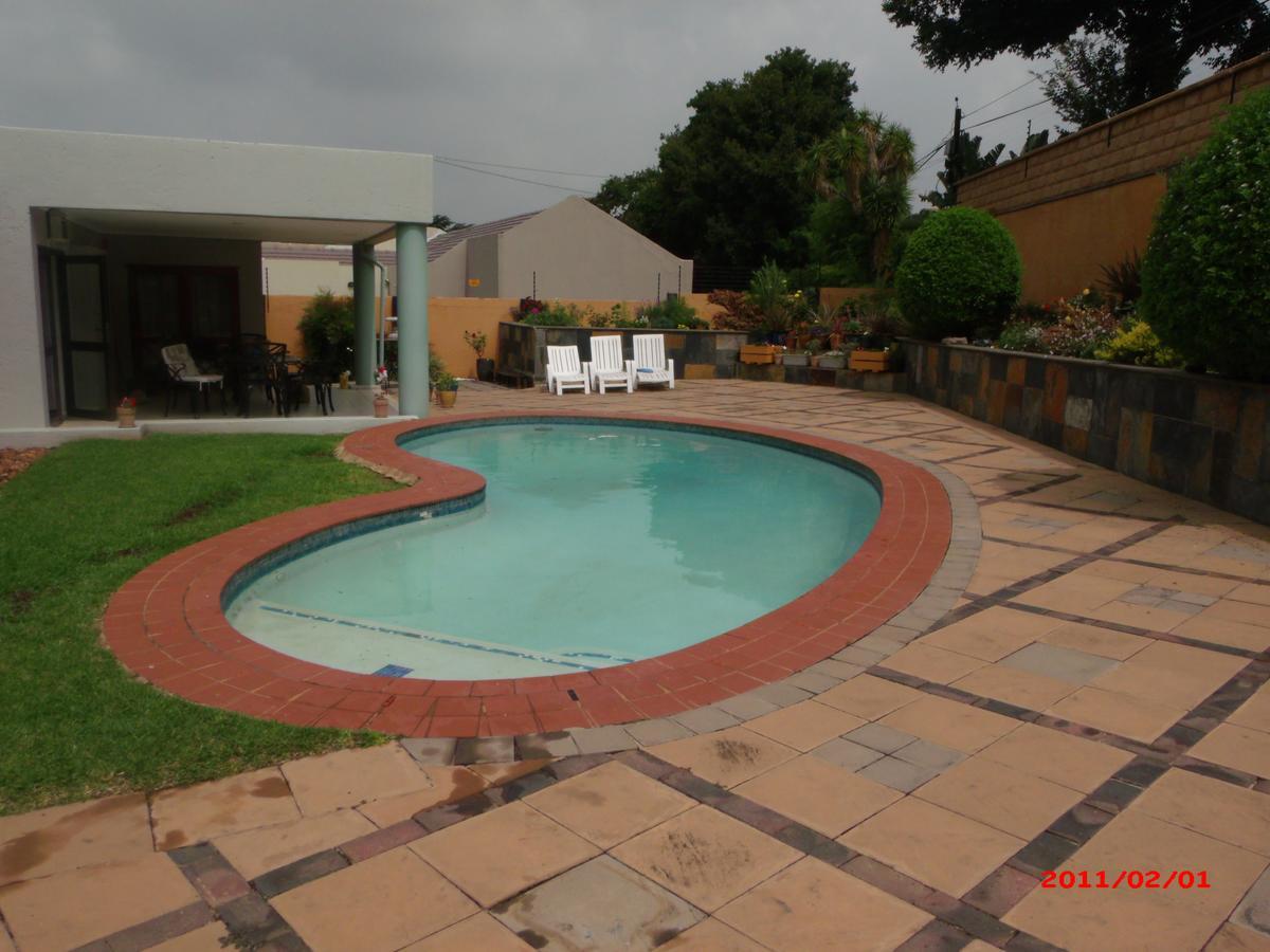 Spacious Garden Cottage Johannesburg Exterior photo