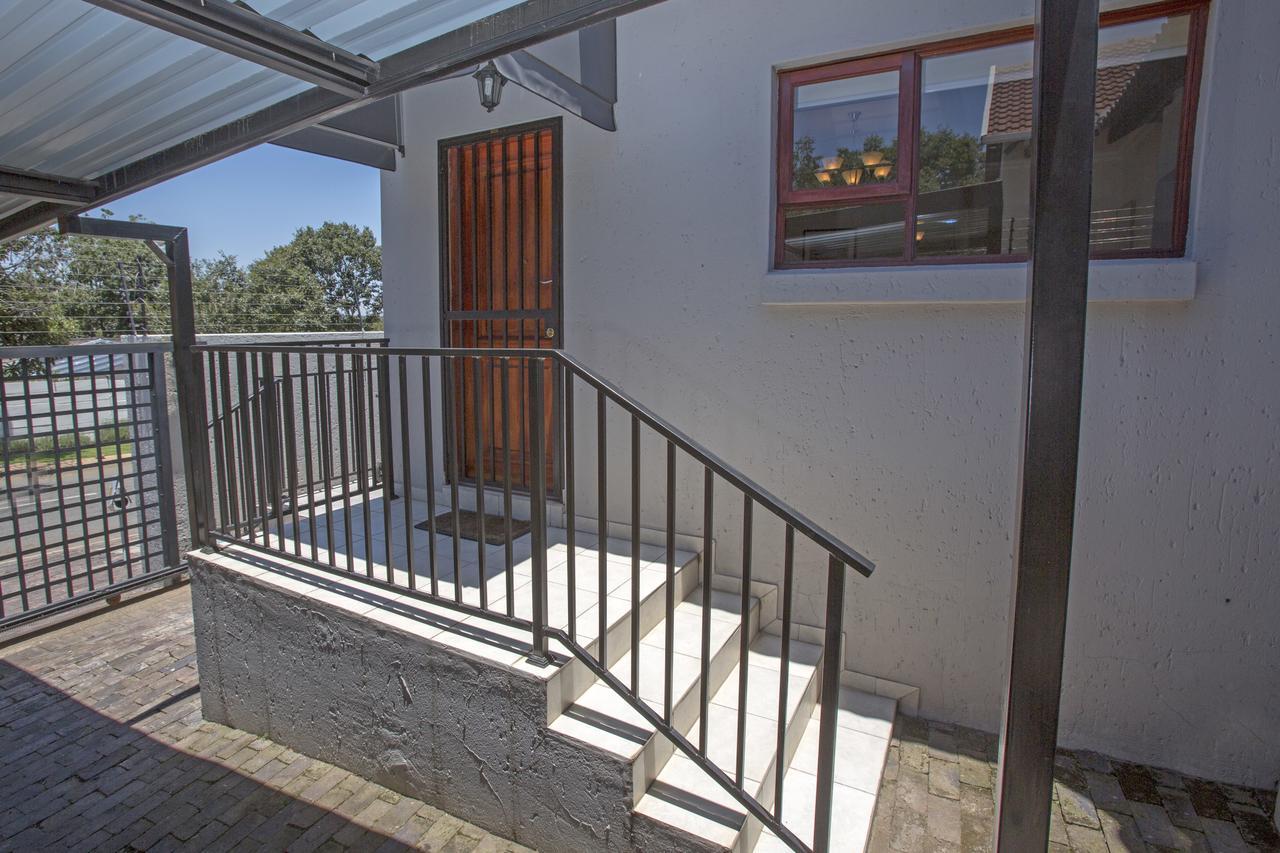 Spacious Garden Cottage Johannesburg Exterior photo